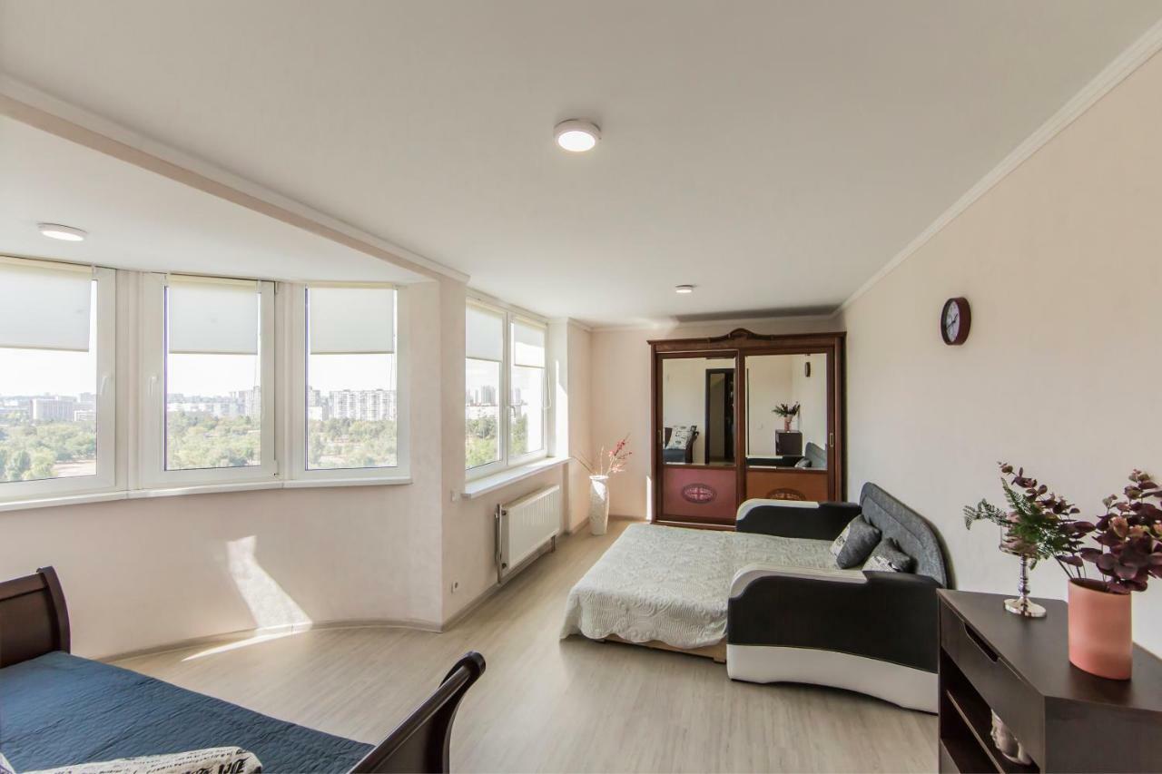 Super View, Luxury Apartment Near Chernihiv Metro. 키예프 외부 사진
